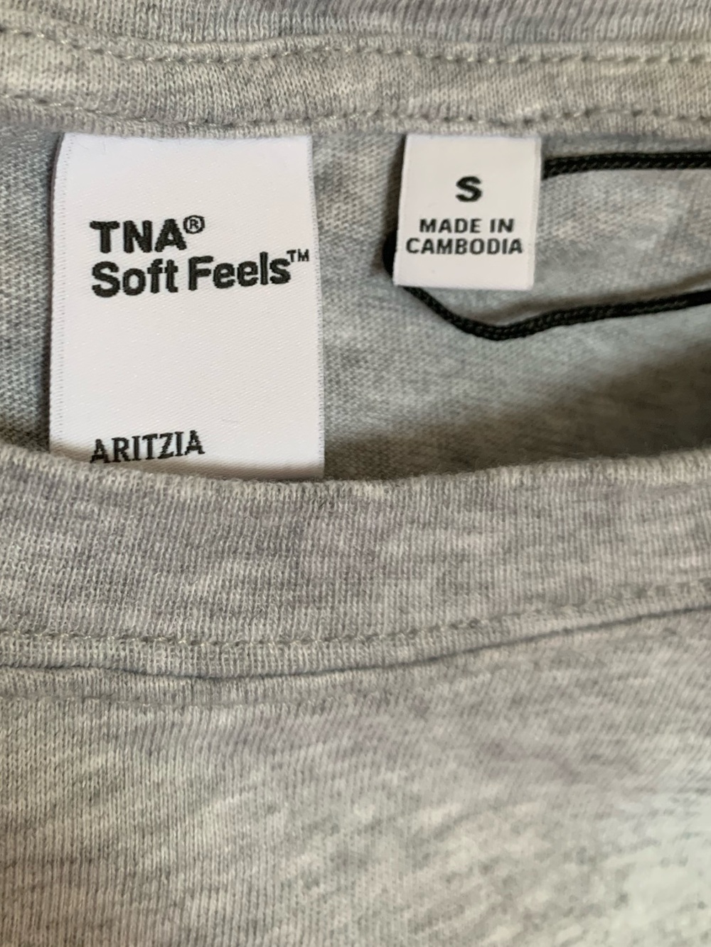 TNA Aritzia Soft Feels Ace T-Shirt Gray Navy Varsity 3/4 Sleeve Size Small NWOT - Picture 6 of 8